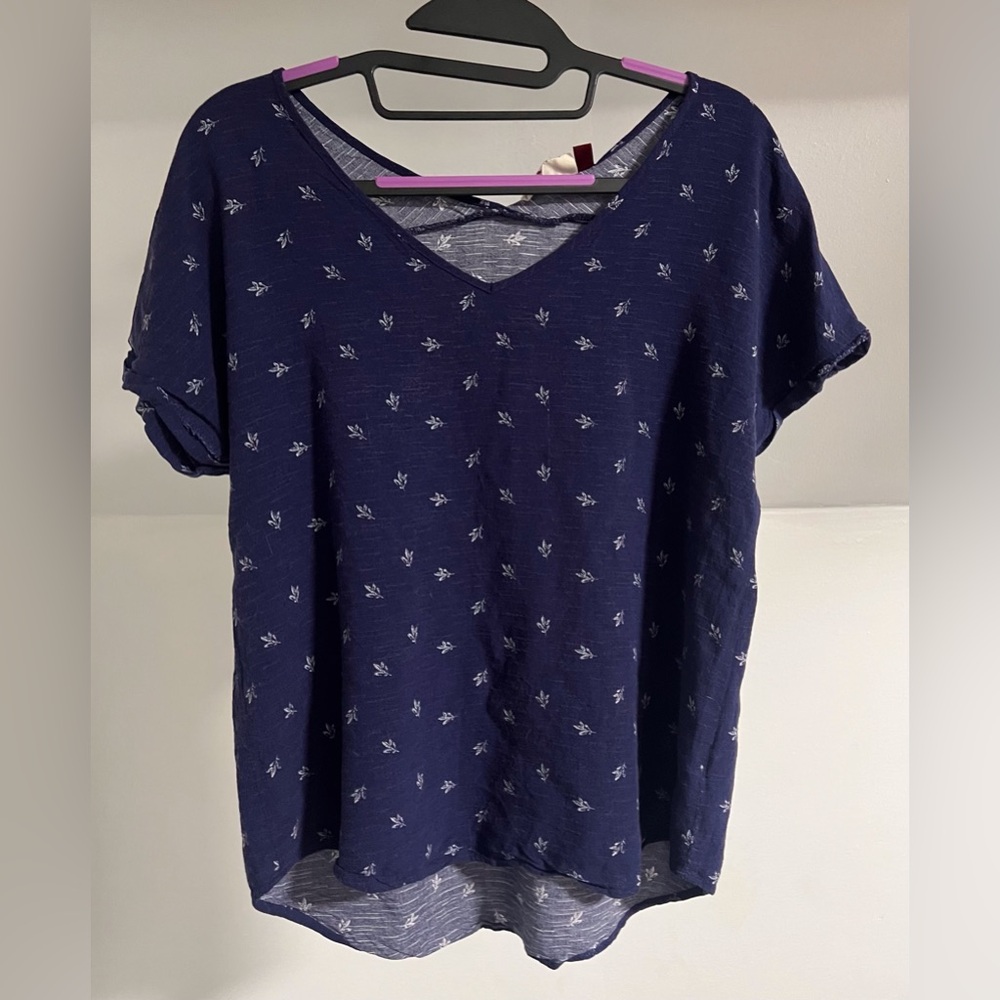 SO Navy V‑Neck Short Sleeve Top